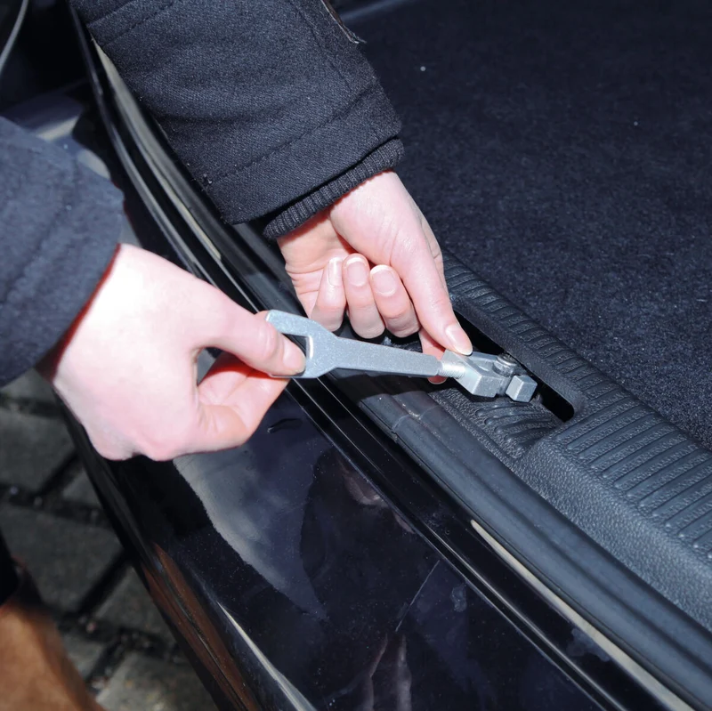 Heckklappenaufsteller "Car Cooler" für Frischluft im Kofferraum