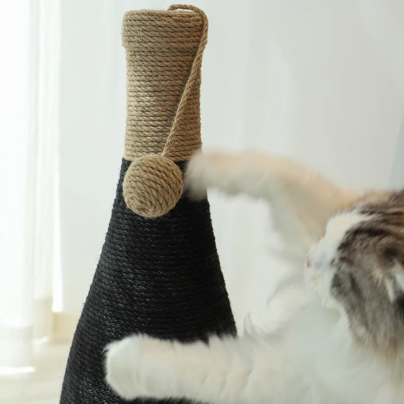 Twopoint Kratzsäule für Katzen – mit integriertem Spielball, komplett mit Sisal bespannt