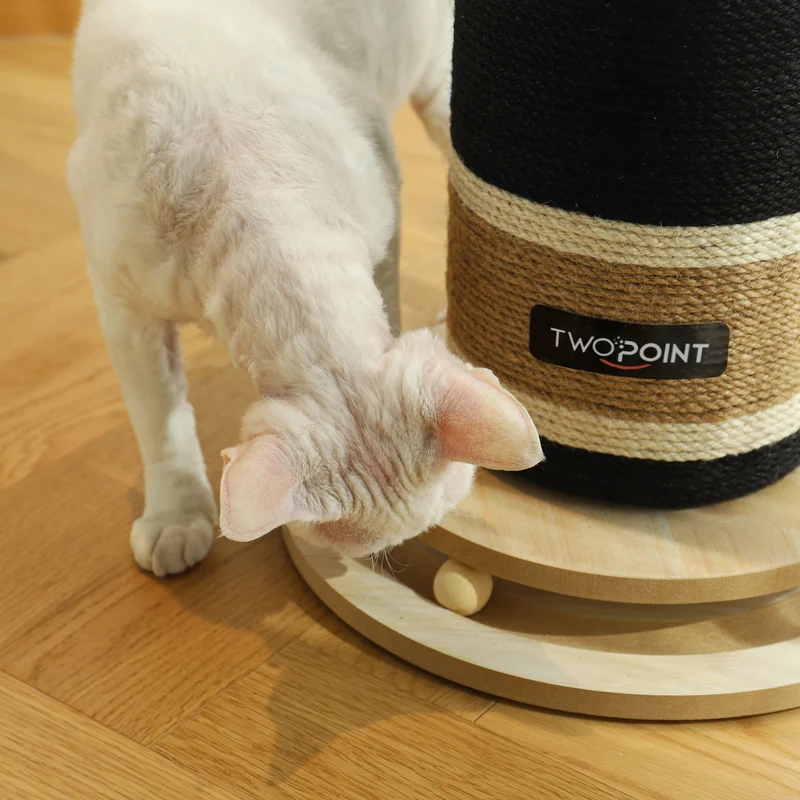 Twopoint Kratzsäule für Katzen – mit integriertem Spielball, komplett mit Sisal bespannt