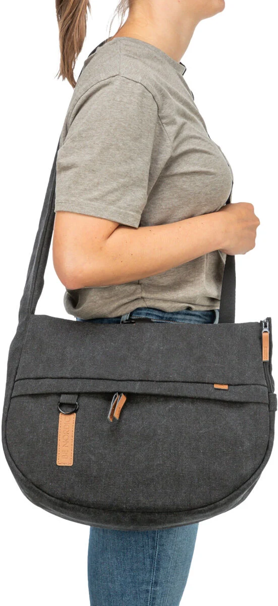 BE NORDIC Umhängetasche Ingrid in Canvas-Optik als Hundetragetasche oder Gassitasche