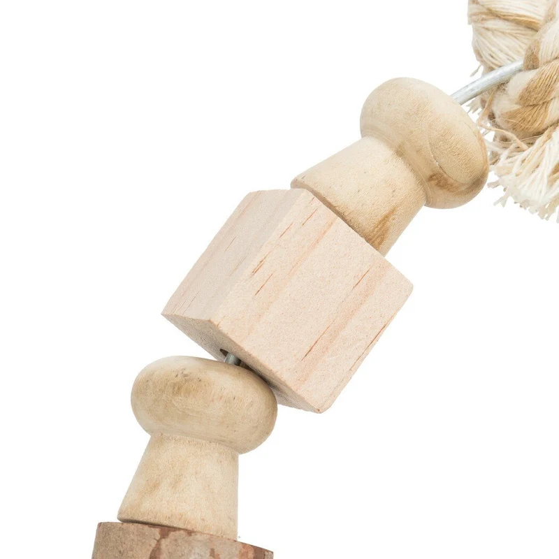 Vogelschaukel mit bunten Holzklötzchen und Tau