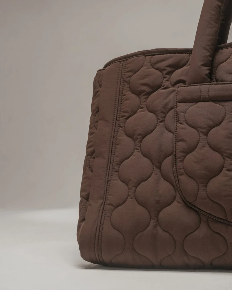 By Teddy Quilted Pet Settle Mat Tote | 2-in-1 | Sherpa