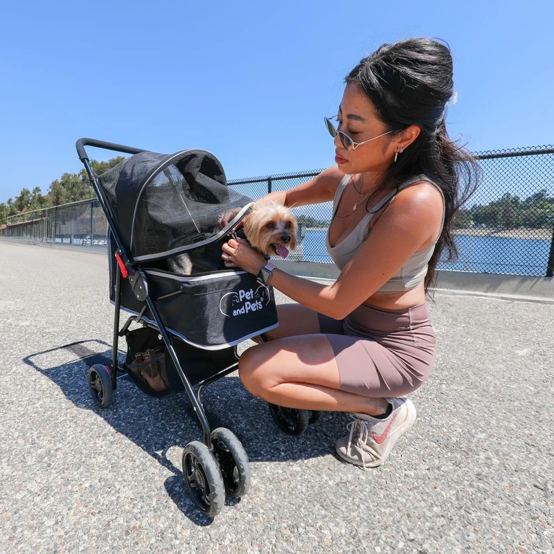 Petique Rollin' Pet Stroller