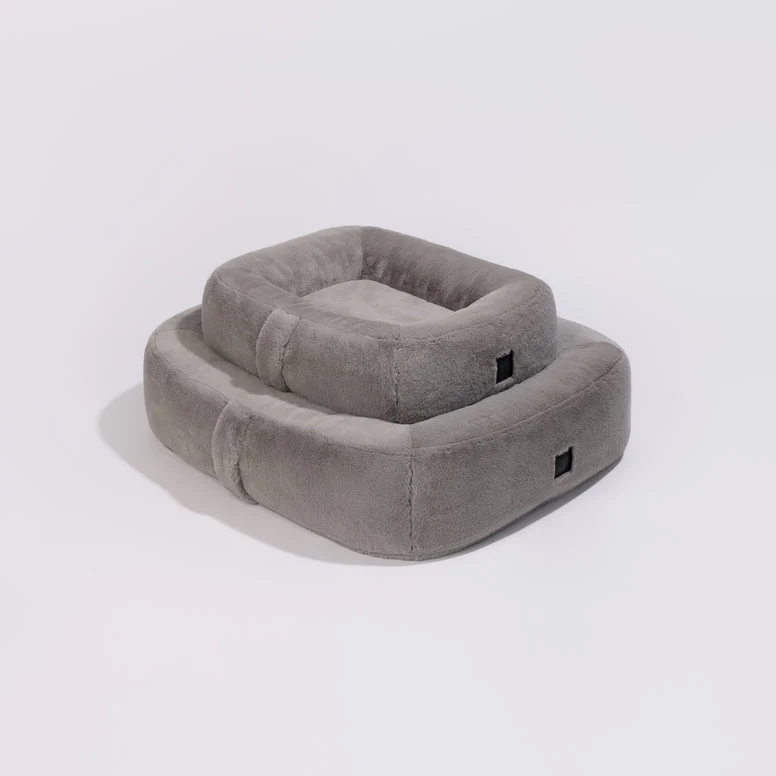 PillowVilla Faux Fur Dog Bed PEBBLE