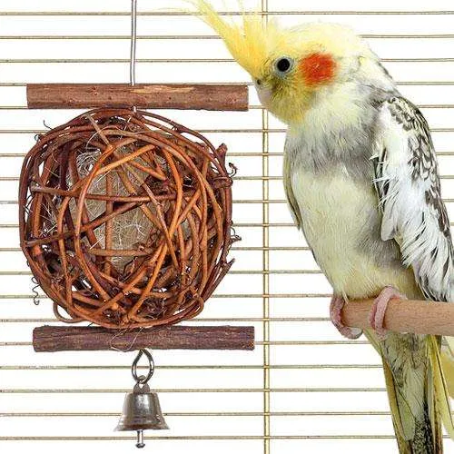 Karlie Wooden Bird Ball – Natürlicher Knabberspaß für Vögel