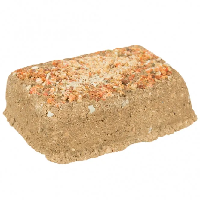 Trixie Lehmstein mit Karotte - 100g – natürlicher Snack für Kleinnager