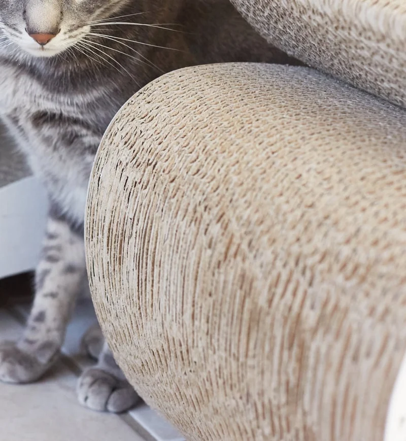 myKotty LUI Design-Kratzliege aus Wellpappe für Katzen