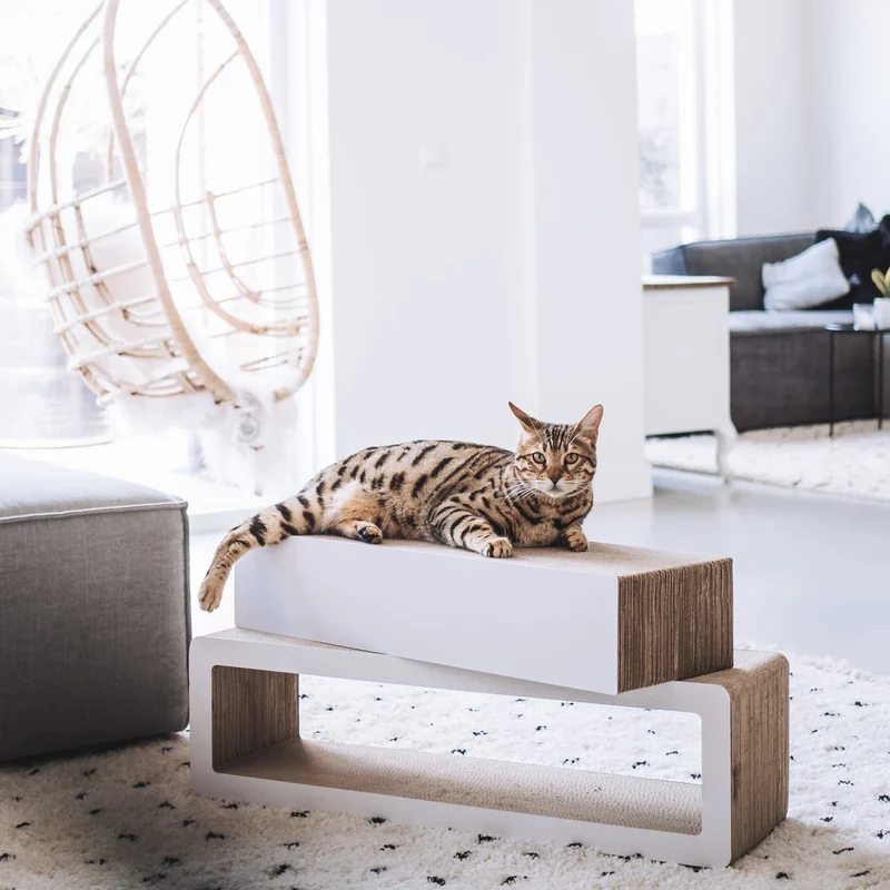 District 70 STRETCH Kratzmöbel aus Wellpappe für Katzen