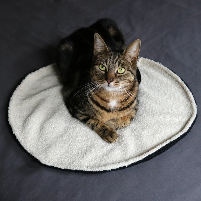 D&D Home I Love Happy Cats Maeve Round Plaid Cat Lying Mat Black 50x50x1cm